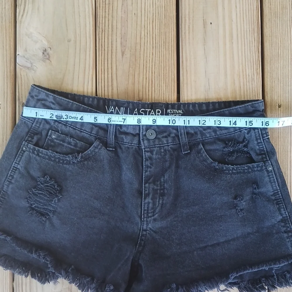 Vanilla Star festival short black raw hem shorts size 11